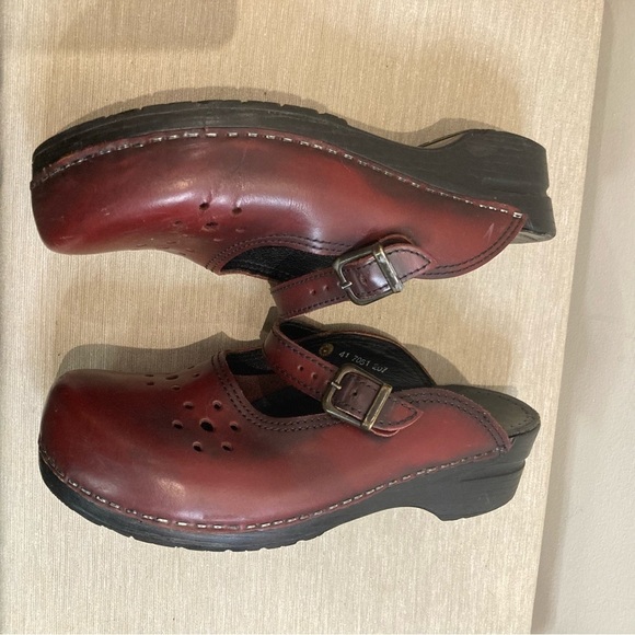 SANITA  Sz 41 Professional Slip On Leather Perforated Toe Cap Comfort Clog Mules - Picture 14 of 15